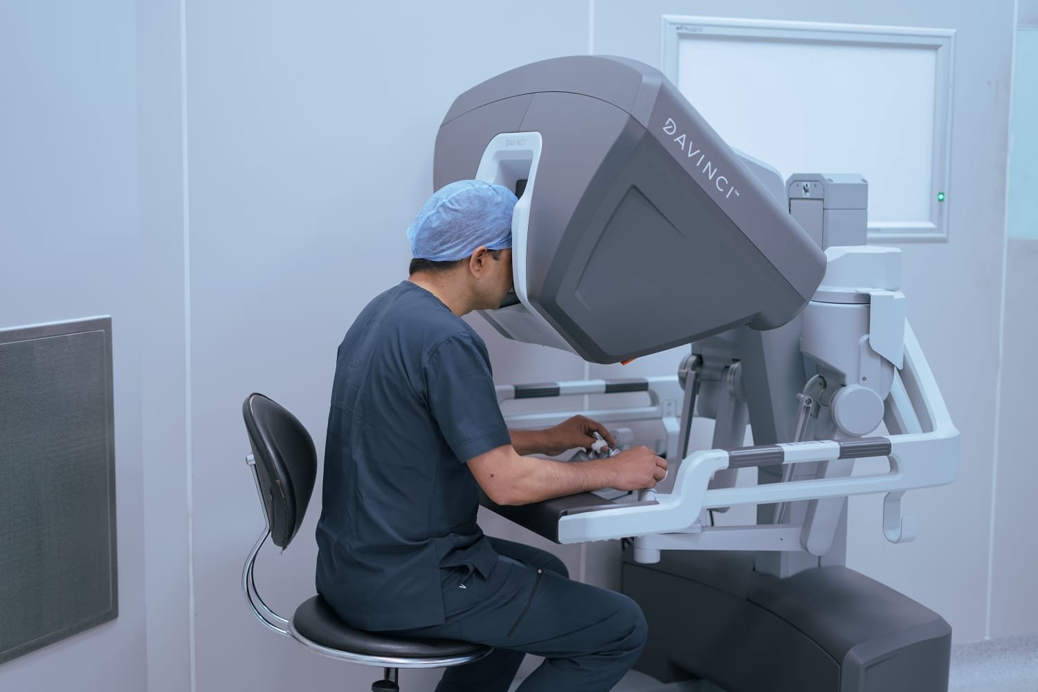 Clinical scene reflecting patient-centred surgical care